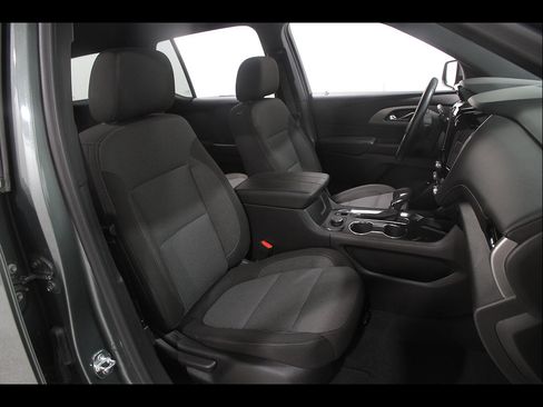 Used 2023 Chevrolet Traverse LT FWD image 18