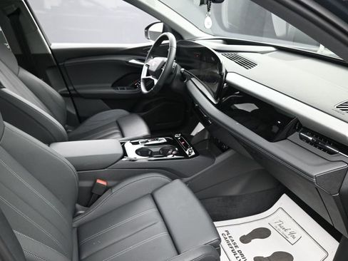 Used 2025 Audi Q6 e-tron Premium Plus w/ Premium Plus AWD/4WD image 31