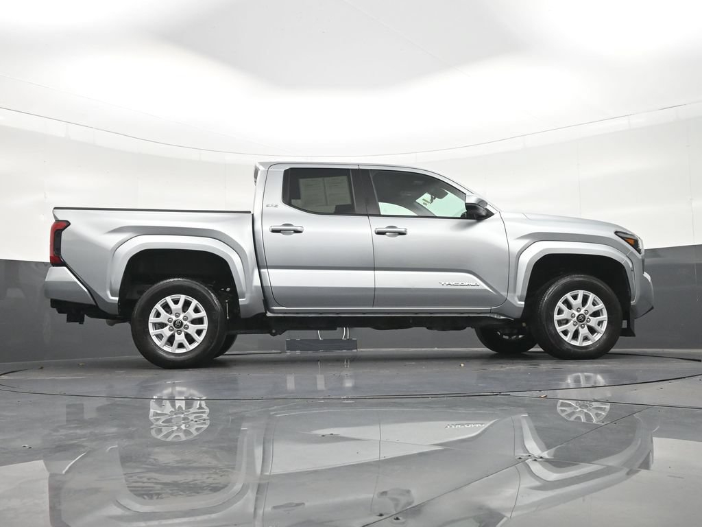Used 2025 Toyota Tacoma SR5 RWD image 30