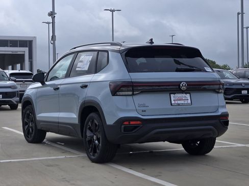 New 2026 Volkswagen Taos SE FWD image 3