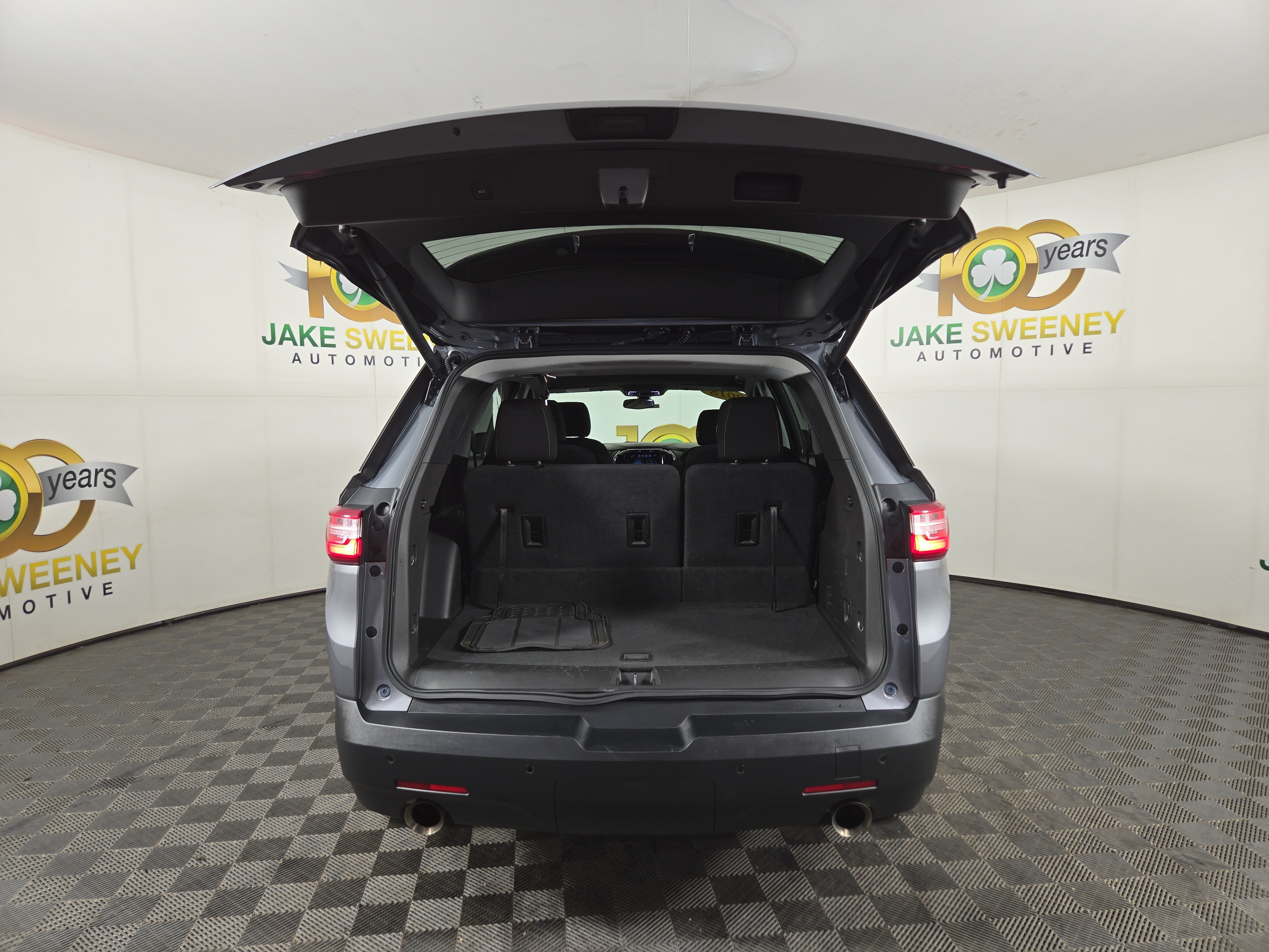 Used 2018 Chevrolet Traverse LT FWD image 32