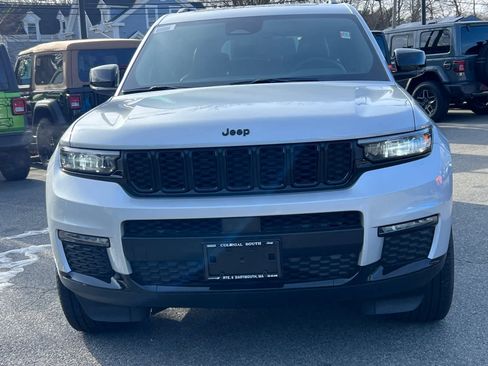New 2025 Jeep Grand Cherokee L Limited w/ Black Appearance Package image 10