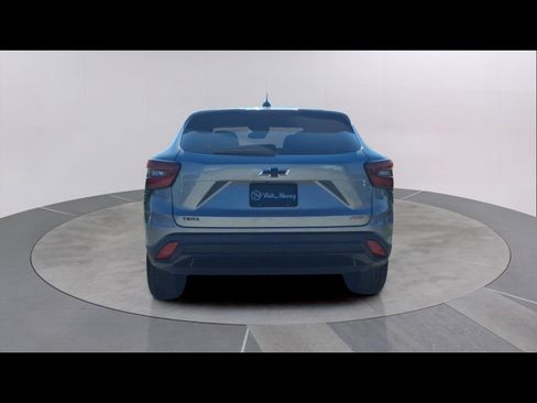 Used 2024 Chevrolet Trax RS w/ Sunroof Package FWD image 4