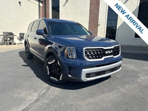 Used 2025 Kia Telluride S AWD/4WD image 1