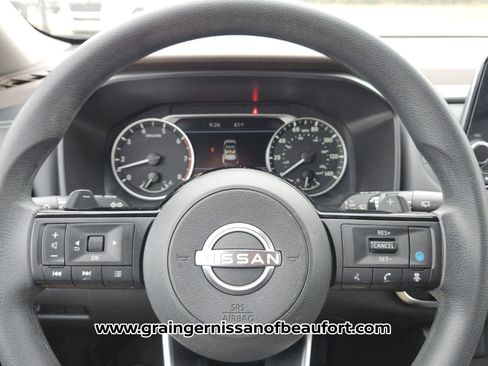 Used 2023 Nissan Rogue SV image 11