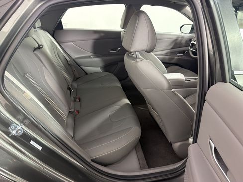 Used 2025 Hyundai Elantra SEL FWD image 31