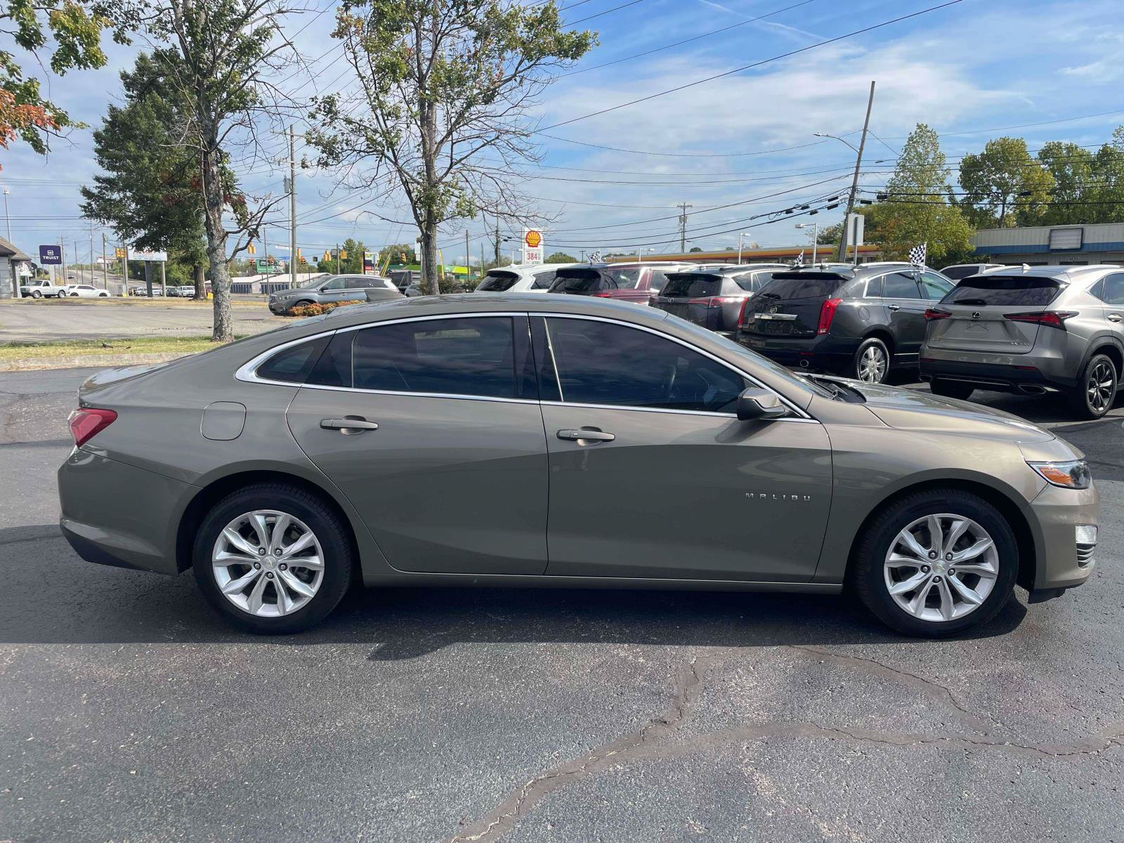 Used 2020 Chevrolet Malibu LT w/ Leather Package FWD image 10