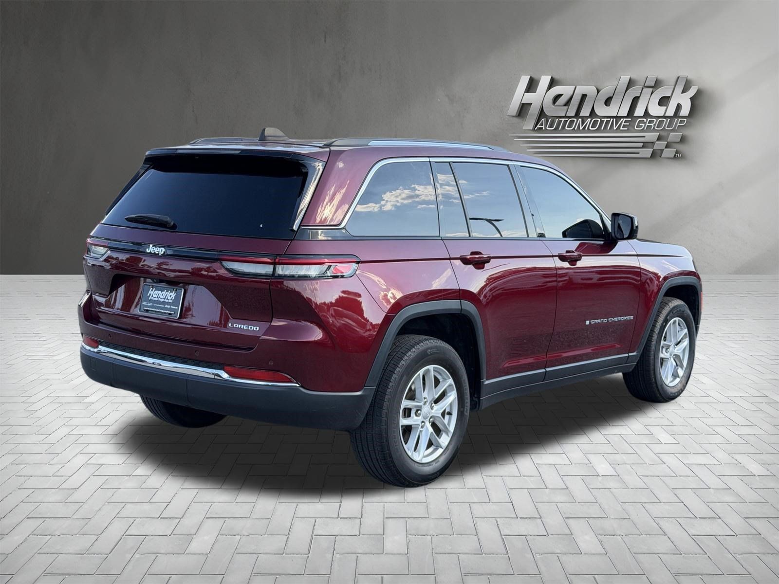Used 2023 Jeep Grand Cherokee Laredo w/ Trailer Tow Prep Group (B) RWD image 10