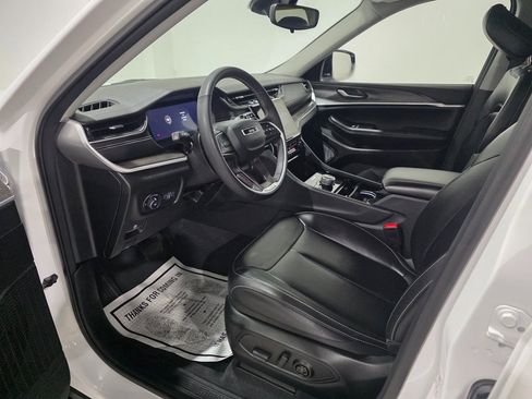 Used 2023 Jeep Grand Cherokee Limited image 16