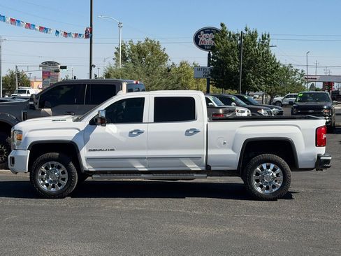 Used 2018 GMC Sierra 2500 Denali w/ Duramax Plus Package AWD/4WD image 38