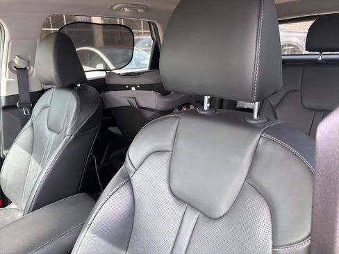 Certified 2024 Kia Sorento EX w/ Panoramic Sunroof Package image 9