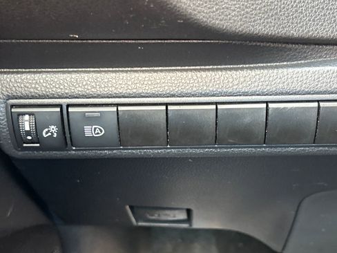 Used 2021 Toyota Corolla LE image 21