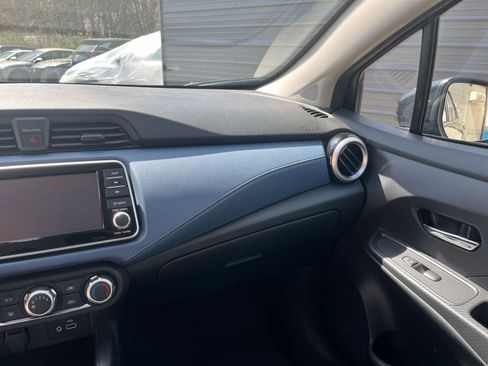 Used 2025 Nissan Versa SV FWD image 30