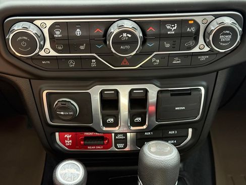 Used 2021 Jeep Wrangler Rubicon AWD/4WD image 20