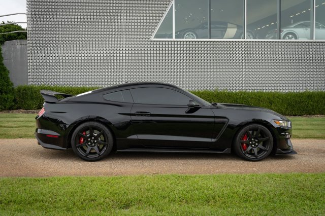 Used 2018 Ford Mustang Shelby GT350R w/ GT350R Equipment Group 920A RWD image 17