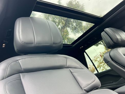 New 2025 Lincoln Navigator Reserve w/ Jet Appearance Package image 16