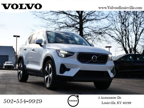 Certified 2025 Volvo XC40 B5 Plus image 1