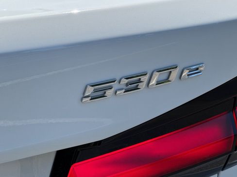 Used 2023 BMW 530e RWD image 38