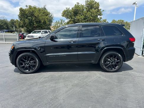 Used 2018 Jeep Grand Cherokee Altitude RWD image 2