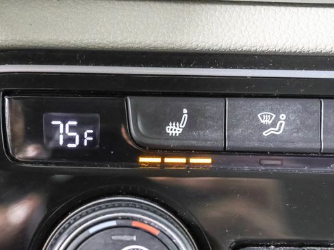 Used 2022 Volkswagen Atlas SE w/ Black Wheel Package image 10