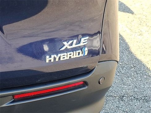 Certified 2024 Toyota Sienna XLE image 34