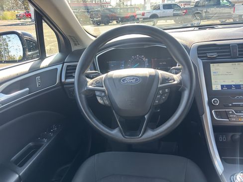 Used 2020 Ford Fusion SE image 13