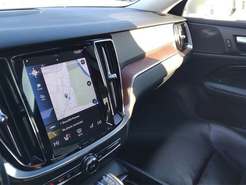 Used 2021 Volvo S60 T6 Momentum w/ Premium Package image 23