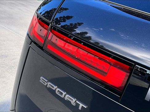 Used 2025 Land Rover Range Rover Sport image 31