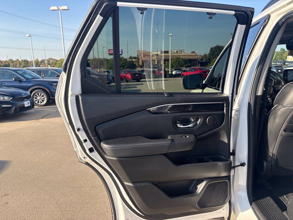 Used 2025 Honda Pilot Elite image 39