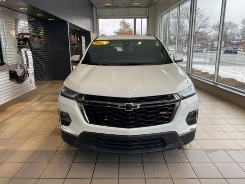 Used 2023 Chevrolet Traverse RS image 3