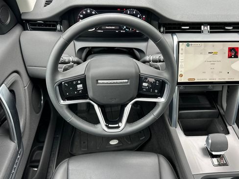 Used 2025 Land Rover Discovery Sport S image 28