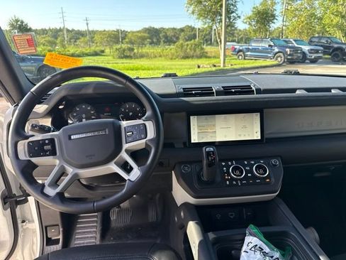 Used 2024 Land Rover Defender 110 X-Dynamic SE AWD/4WD image 12