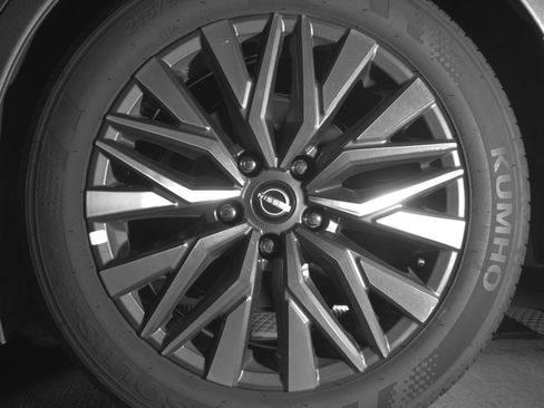 Used 2025 Nissan Altima 2.5 SV FWD image 14
