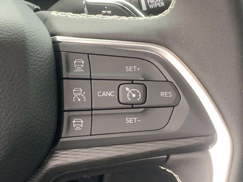 New 2025 Jeep Grand Cherokee L Laredo image 27