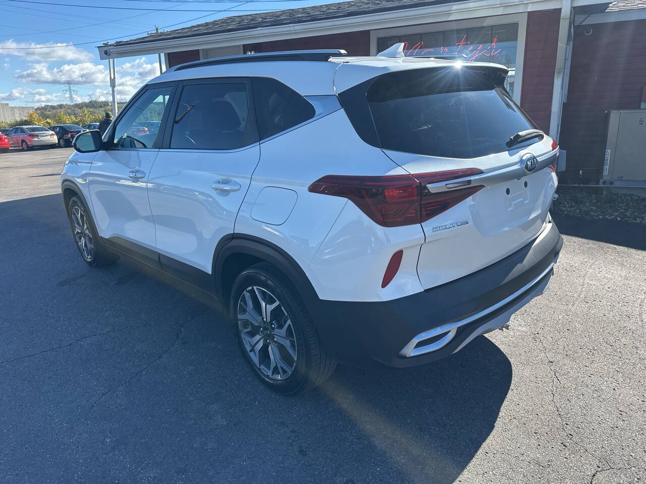 Used 2021 Kia Seltos EX AWD/4WD image 3