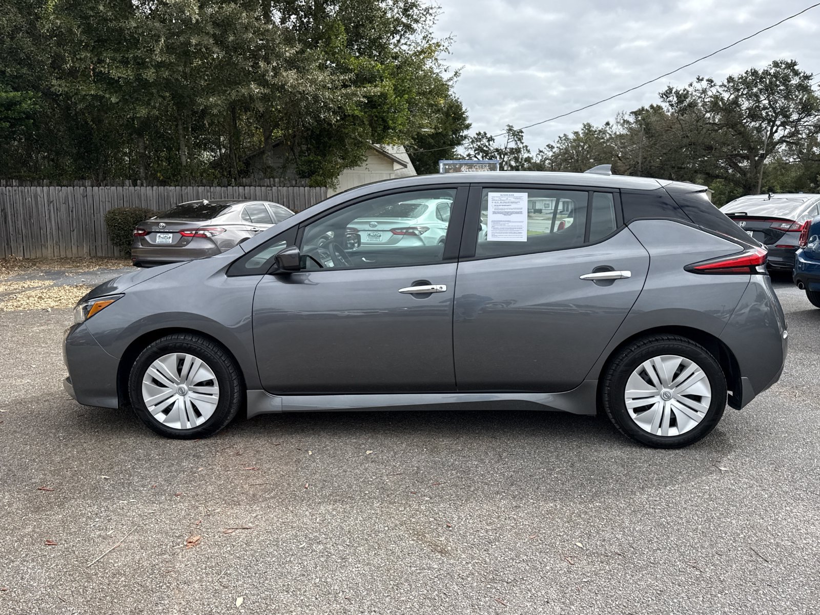 Used 2025 Nissan Leaf S FWD image 2