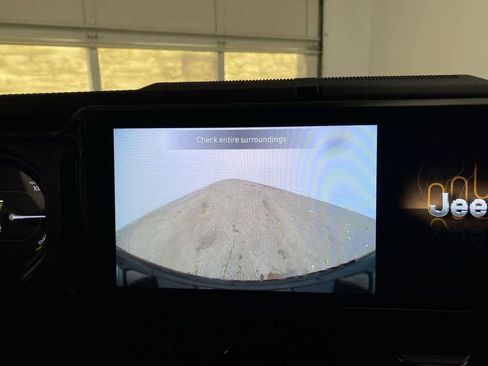 Used 2024 Jeep Wrangler Sahara image 25