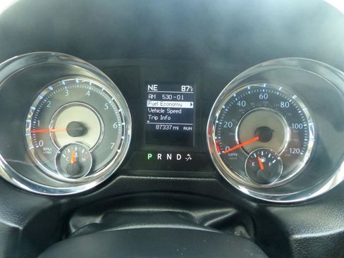 Used 2012 Chrysler Town & Country Touring-L w/ Driver Convenience Group FWD image 25