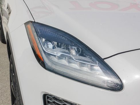 Used 2020 Jaguar E-PACE SE image 4