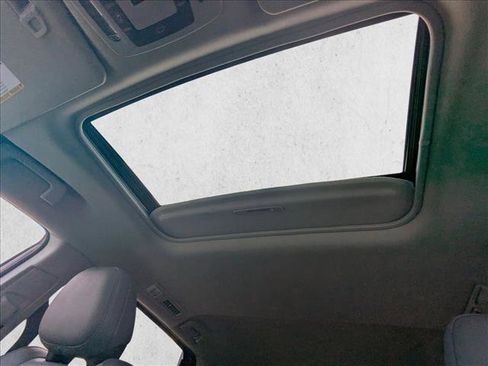 Used 2023 Toyota Sienna XLE image 21