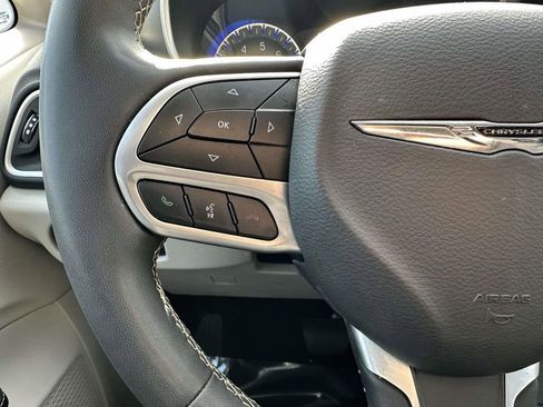 Used 2024 Chrysler Pacifica Touring-L image 15