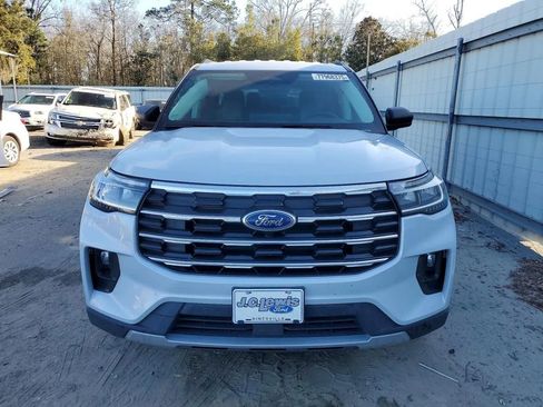 Used 2025 Ford Explorer Active w/ Active Comfort Package image 5