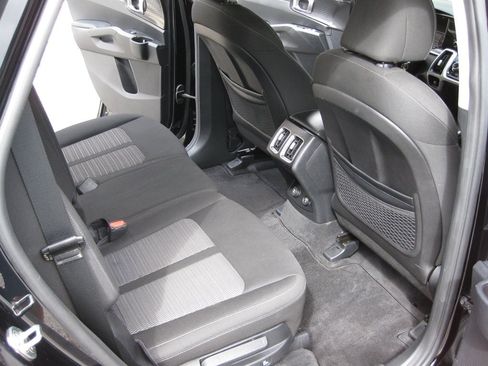 Used 2021 Kia Sorento LX FWD image 29