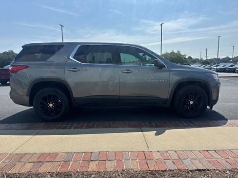 Used 2021 Chevrolet Traverse LS FWD image 5