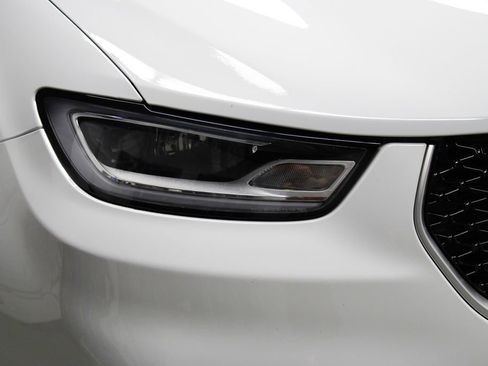 Used 2023 Chrysler Pacifica Pinnacle image 41