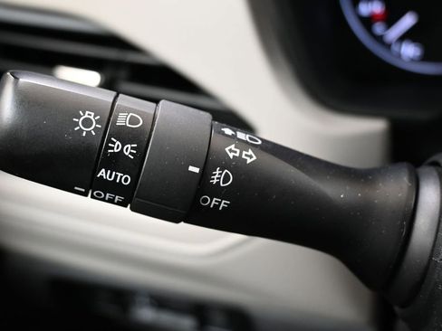 Used 2025 Subaru Forester Premium AWD/4WD image 29