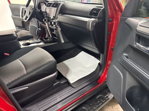 Used 2021 Toyota 4Runner SR5 AWD/4WD image 37