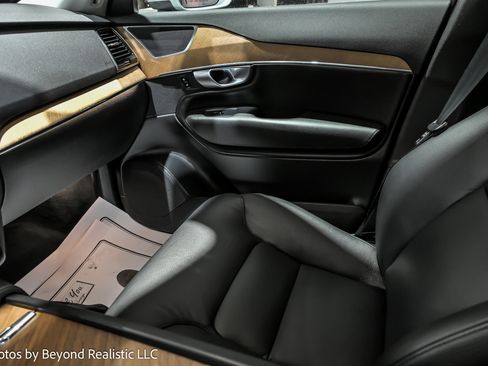 Used 2024 Volvo XC90 B6 Plus image 42