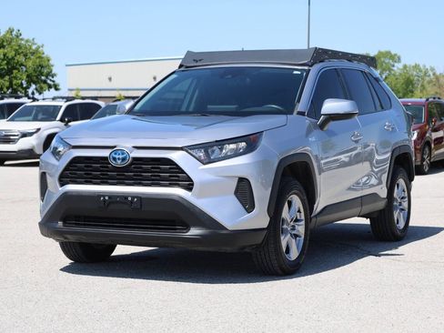 Used 2021 Toyota RAV4 LE AWD/4WD image 6