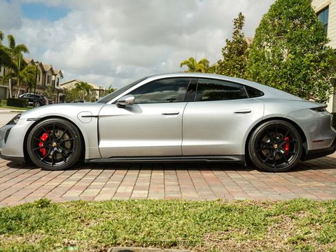 Used 2024 Porsche Taycan GTS image 3